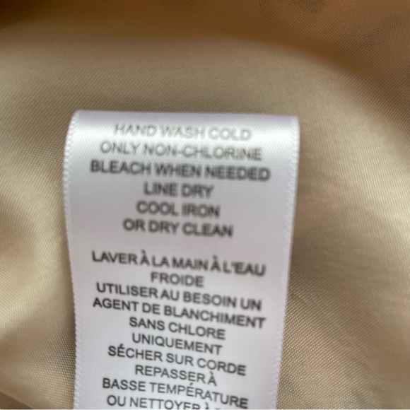 Elegant Sleeveless Top by Banana Republic - Picture 5 of 9